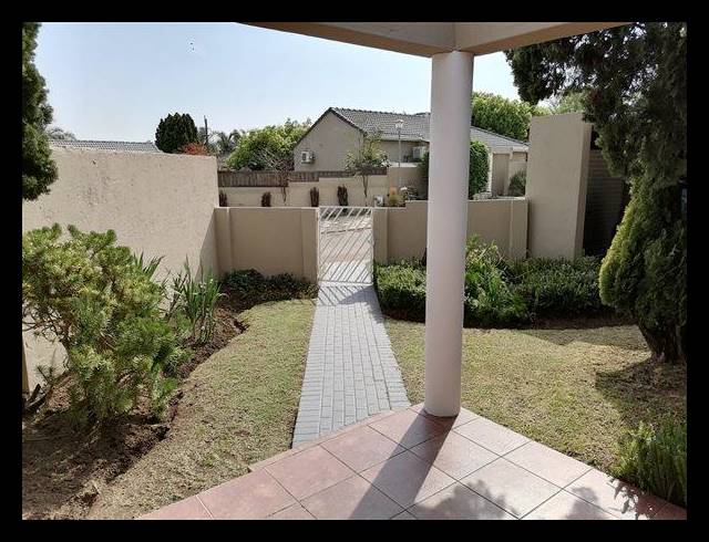 2 BEDROOM HOUSE FOR SALE IN SUNNINGHILL